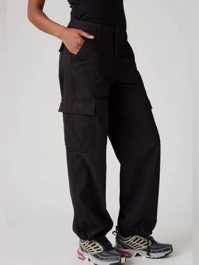 Women’s Levi’s Black Cargo Pants - Drawstring Ankles